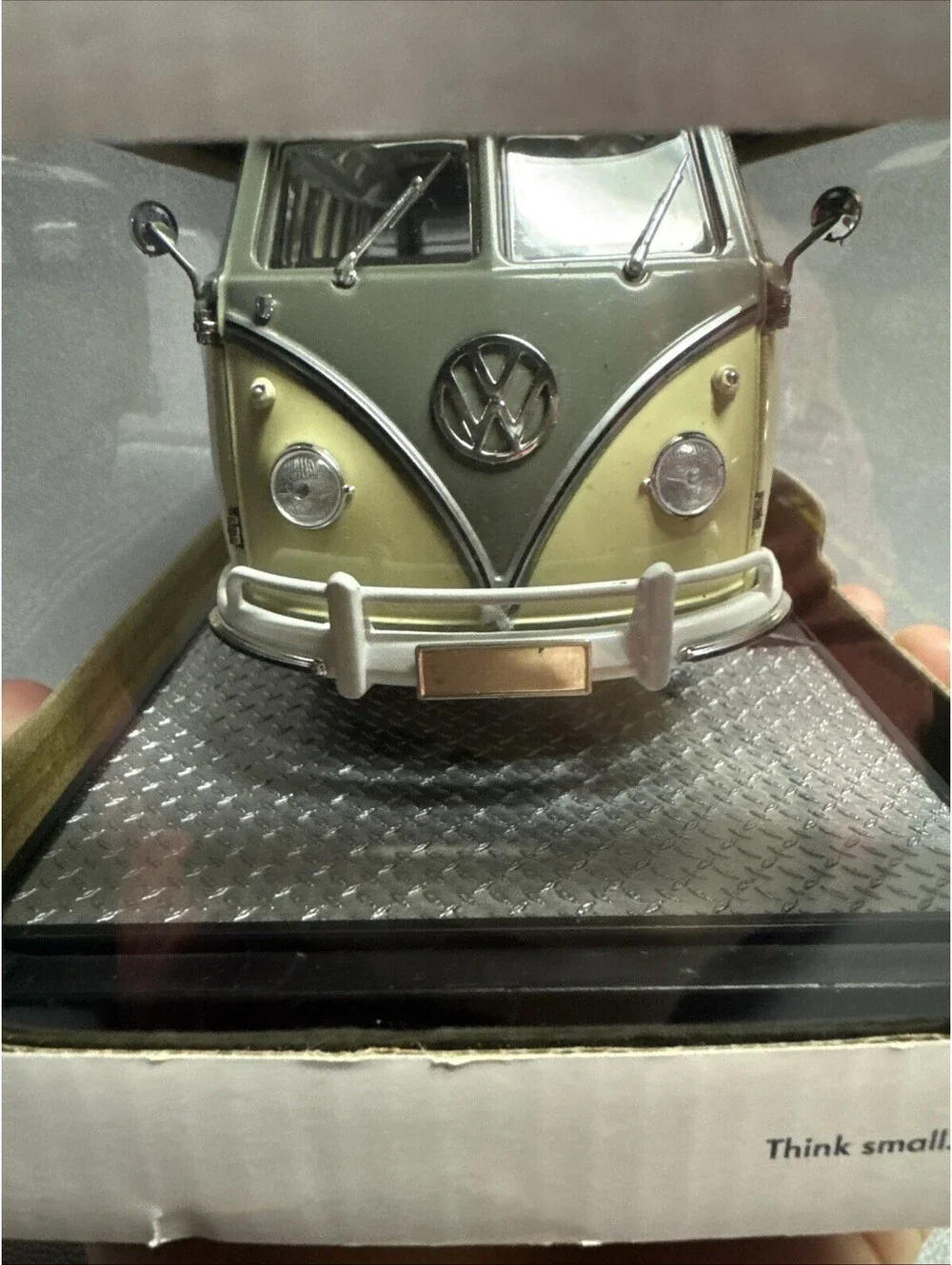 M2 Machines 1/24 1960 VW Microbus Deluxe USA Model S05 Cream White Open Rag Top